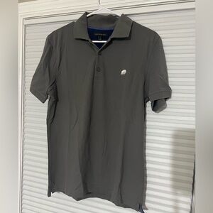 Men’s polo.